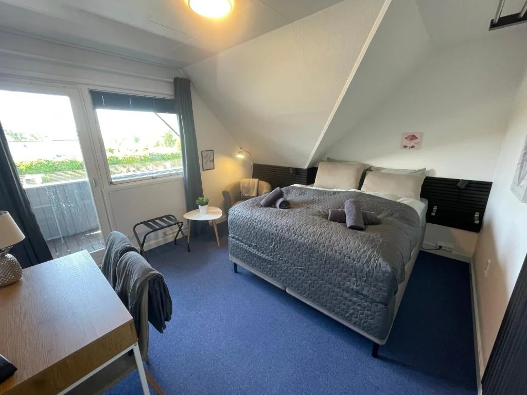 Værelse 4 med dobbeltseng og balkon